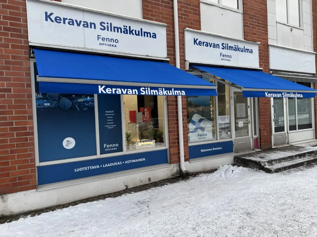Keravan Silmakulma yrityksen siniset näyttävät markiisit, jotka Mainos Vasara on tehnyt